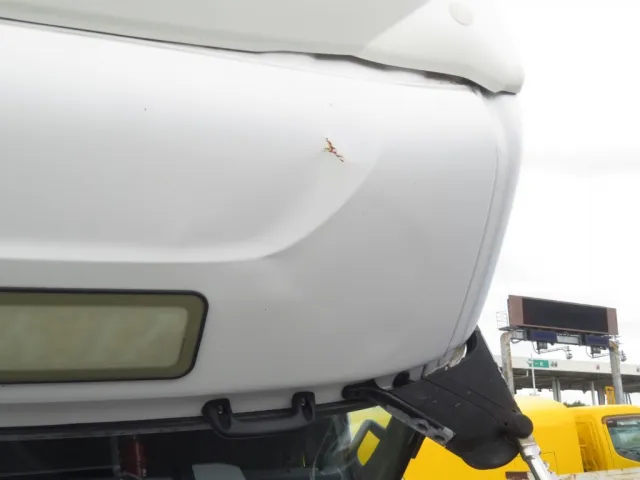 ルーフにキズ・軽いサビがあります。(ヘコミ箇所があります)|UDトラックス クオン 2PG-GK5AADの写真23