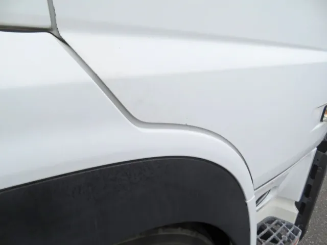 運転席側ドア下部に小さいキズがあります。|UDトラックス クオン 2PG-GK5AADの写真37