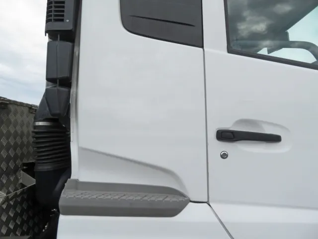 クォーターパネル看板はがし跡があります。|UDトラックス クオン 2PG-GK5AADの写真39