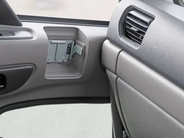 助手席側の灰皿が欠品しています。|UDトラックス クオン 2PG-GK5AADの写真41