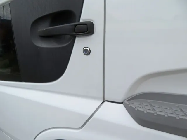 助手席側ドアに細かいキズがあります。|UDトラックス クオン 2PG-GK5AADの写真43