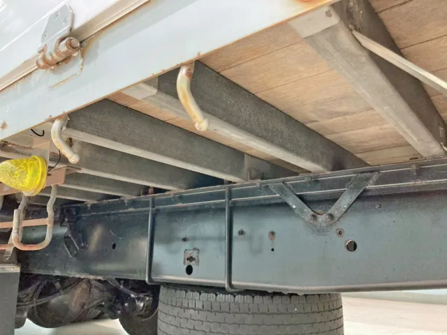 シャーシとネタの状態です。(縦ネタ・横ネタは鉄製です)|いすゞ ギガ QKG-CYH77Bの写真6