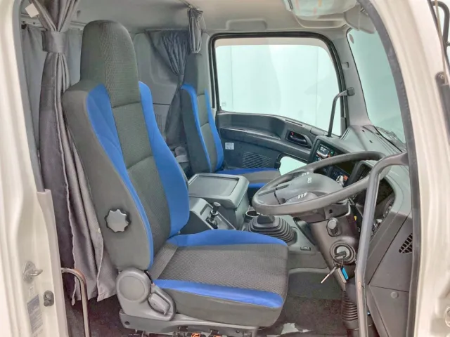 いすゞ ギガ QKG-CYH77Bの写真7