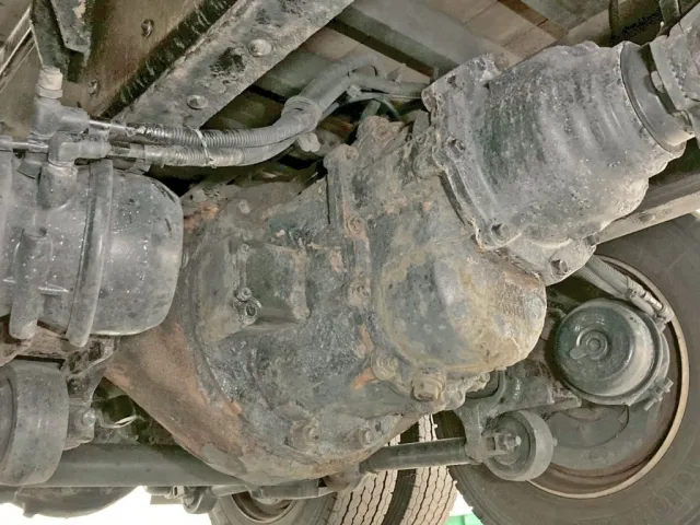 下回りの状態です。(中央後方)|いすゞ ギガ QKG-CYH77Bの写真22