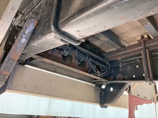 下回りの状態です。(左右メインフレーム後端に腐食があります)|いすゞ ギガ QKG-CYH77Bの写真25