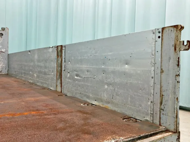 運転席側アオリの所々にヘコミがあります。|日野 レンジャー PK-GK8JNFAの写真13