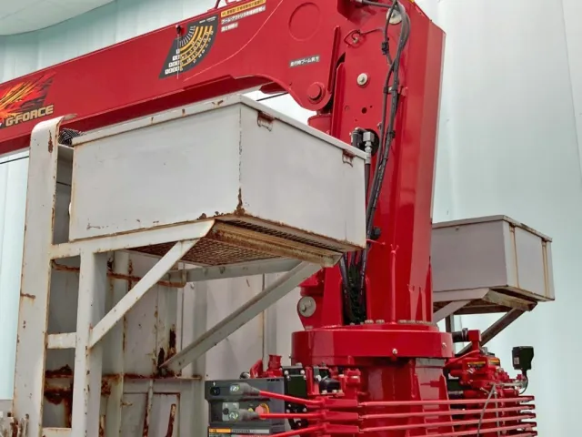 プロテクター前方左右に工具箱が付いています。|日野 レンジャー PK-GK8JNFAの写真20