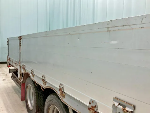 運転席側アオリ前方に引きキズがあります。|日野 レンジャー PK-GK8JNFAの写真22