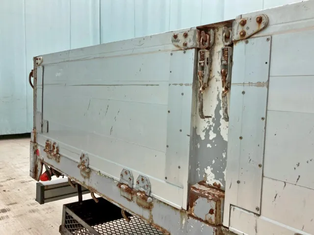 運転席側アオリ後方に引きキズがあります。|日野 レンジャー PK-GK8JNFAの写真23