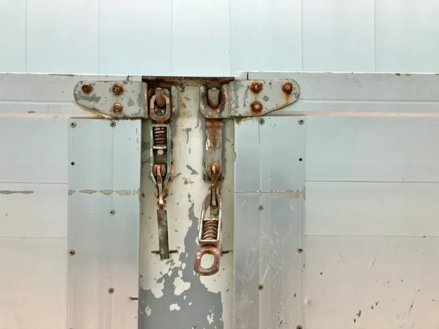 運転席側前方アオリの後方ロックは開閉時引っ掛かりがあります。|日野 レンジャー PK-GK8JNFAの写真24