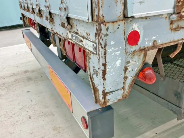 リヤレール運転席側 及び 運転席側サイドレール後方の当たりゴムが欠品しています。|日野 レンジャー PK-GK8JNFAの写真31