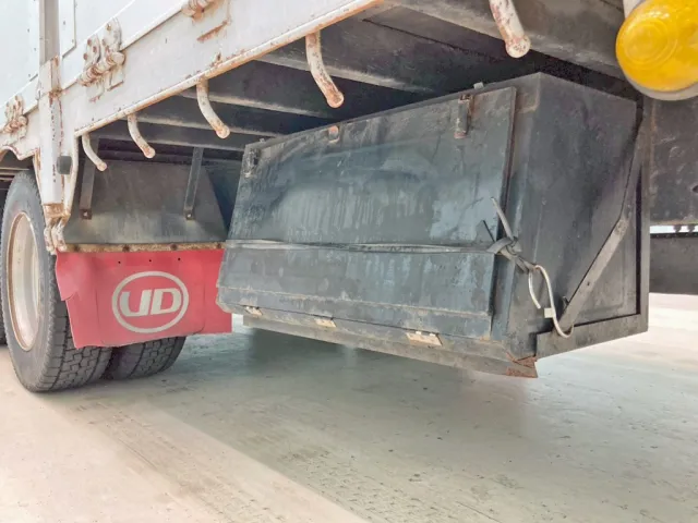 ボディー助手席側後方に工具箱が付いています。|日野 レンジャー PK-GK8JNFAの写真34