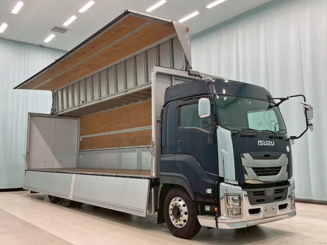 ホイールはアルミ製です。|いすゞ ギガ 2PG-CYL77Cの写真2