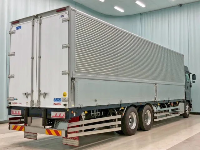 いすゞ ギガ 2PG-CYL77Cの写真4