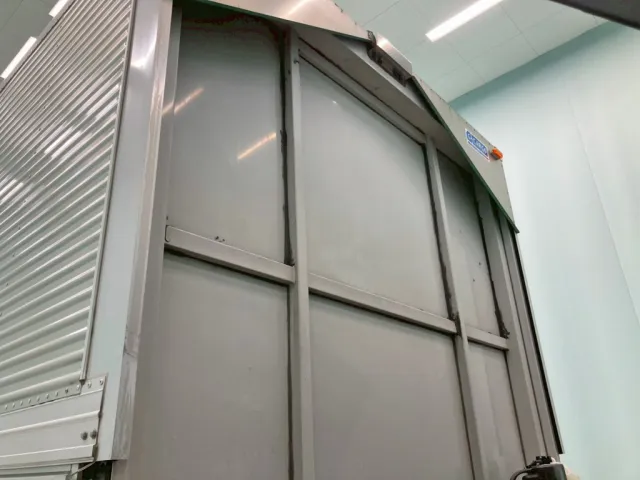 プロテクター骨組みにコーキング補修跡があります。|いすゞ ギガ 2PG-CYL77Cの写真13