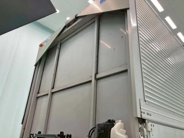 プロテクター骨組みにコーキング補修跡があります。|いすゞ ギガ 2PG-CYL77Cの写真14