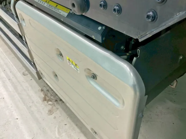 マフラーカバーにヘコミがあります。|いすゞ ギガ 2PG-CYL77Cの写真17