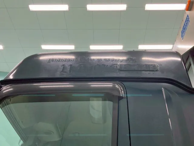 ルーフ助手席側にシールはがし跡があります。|いすゞ ギガ 2PG-CYL77Cの写真20