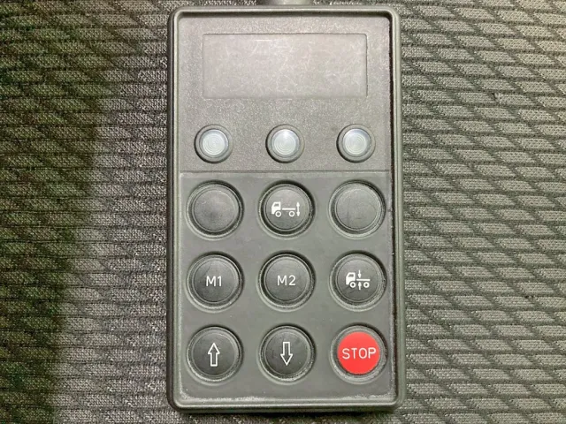 エアサスのコントローラーです。|いすゞ ギガ 2PG-CYL77Cの写真27