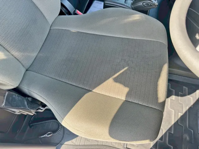 シートにヘタリがあります。|ボルボ 2DG-KA2TEA1の写真8