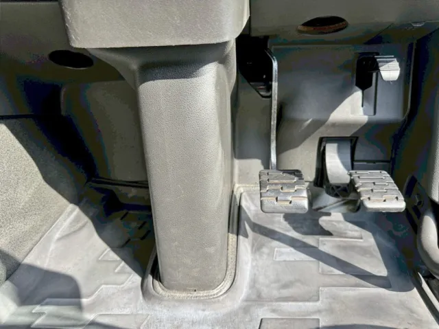 2ペダルです。|ボルボ 2DG-KA2TEA1の写真20