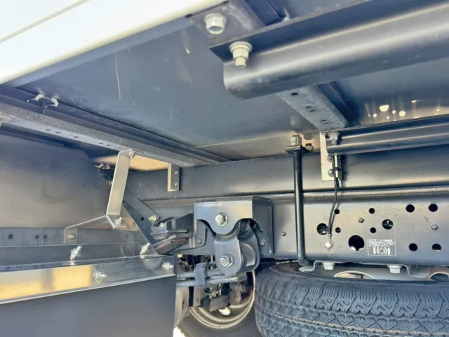 シャーシとネタの状態です。(縦ネタ・横ネタ鉄製です)|日野 デュトロ 2KG-XZU655M(2WD)の写真6