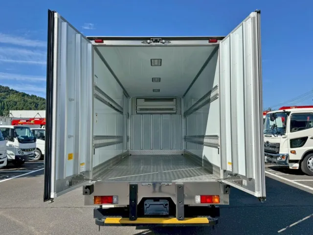 リヤドアは90度ストッパー付きです。|日野 デュトロ 2KG-XZU655M(2WD)の写真9