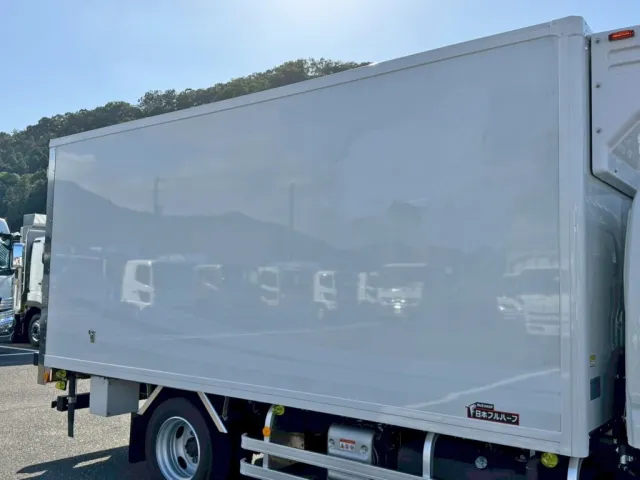 ボディー運転席側に、シール剝がし跡があります。|日野 デュトロ 2KG-XZU655M(2WD)の写真21