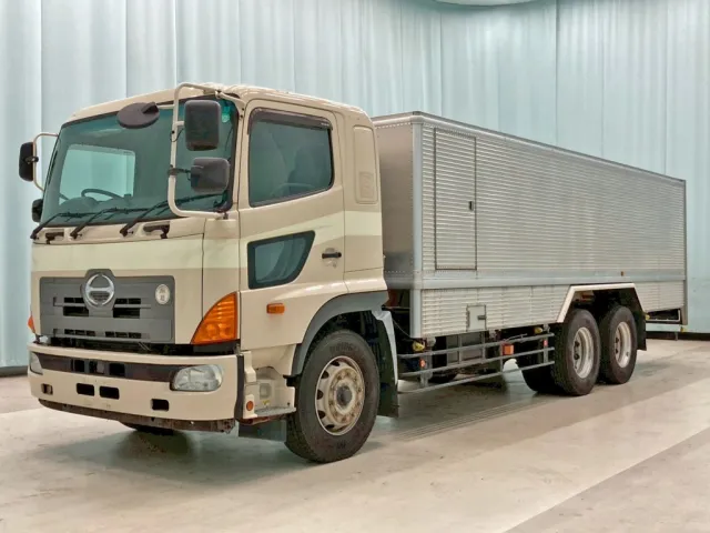 アルミ枠組み付きのバキューム車です。|日野 プロフィア LKG-FR1APBAの写真1