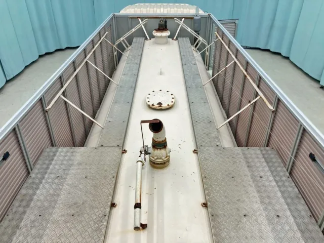 タンク後方から前方を見た状態です。|日野 プロフィア LKG-FR1APBAの写真13