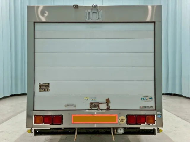 リヤドアはシャッター式です。|日野 プロフィア LKG-FR1APBAの写真14