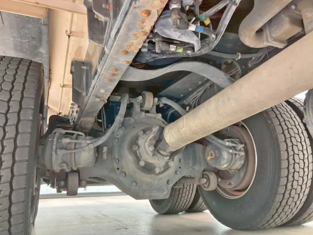 下まわりの状態です。(中央後方)|日野 プロフィア LKG-FR1APBAの写真22