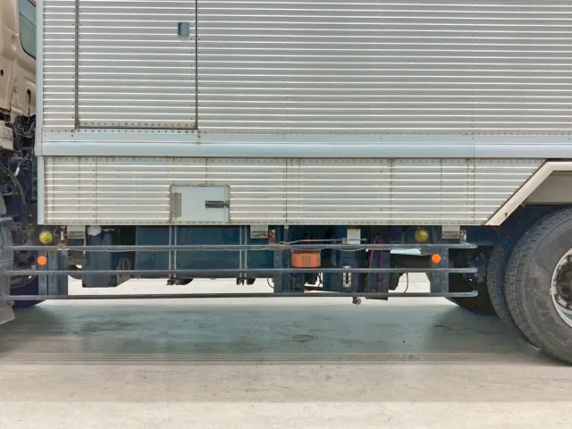 ボディー助手席側下部の状態です。|日野 プロフィア LKG-FR1APBAの写真27