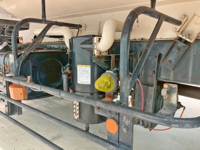 助手席側配管周りの状態です。|日野 プロフィア LKG-FR1APBAの写真29