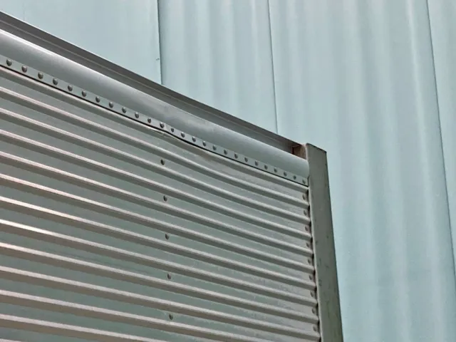 ボディー助手席側後方上部にヘコミがあります。|日野 プロフィア LKG-FR1APBAの写真32