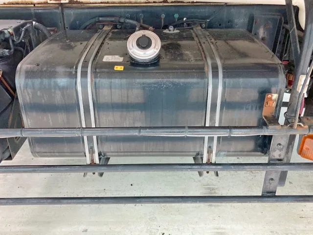 燃料タンクは200Lです。|日野 プロフィア LKG-FR1APBAの写真46