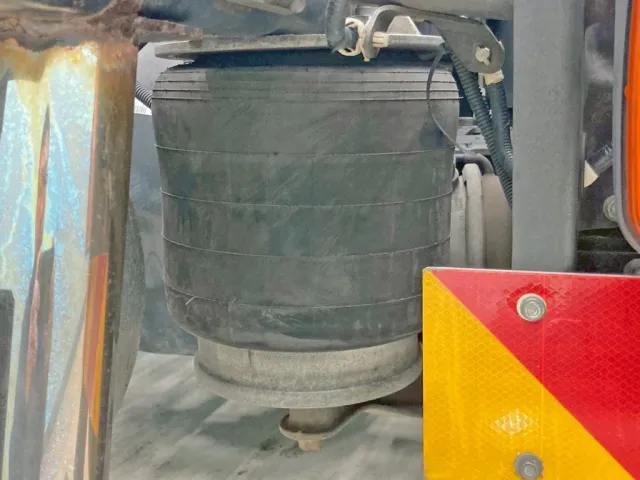 エアサスです。|いすゞ ギガ QKG-EXD52BDの写真5