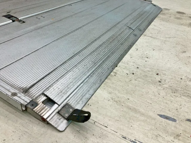 キャスターストッパーロックが欠品しています。|UDトラックス コンドル 2RG-BRR90T2(2WD)の写真16