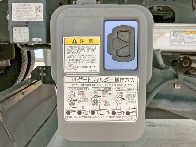 ゲートの昇降スイッチです。|UDトラックス コンドル 2RG-BRR90T2(2WD)の写真17