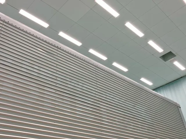 助手席側羽根上部にヘコミがあります。|UDトラックス コンドル 2RG-BRR90T2(2WD)の写真33