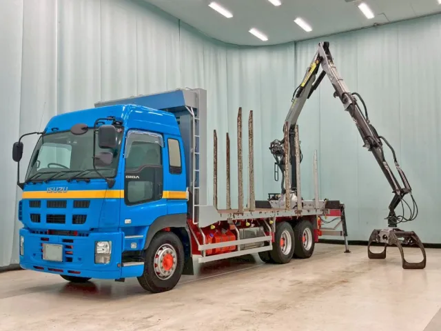 リヤにクレーンが取り付けられています。|いすゞ ギガ QKG-CYZ77AMの写真1