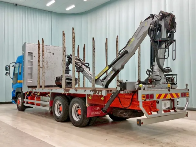 クレーンを荷台内に収めた状態です。|いすゞ ギガ QKG-CYZ77AMの写真4