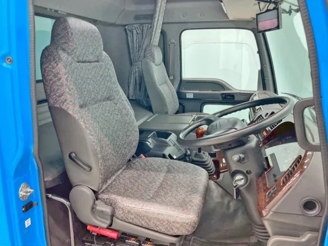 いすゞ ギガ QKG-CYZ77AMの写真9