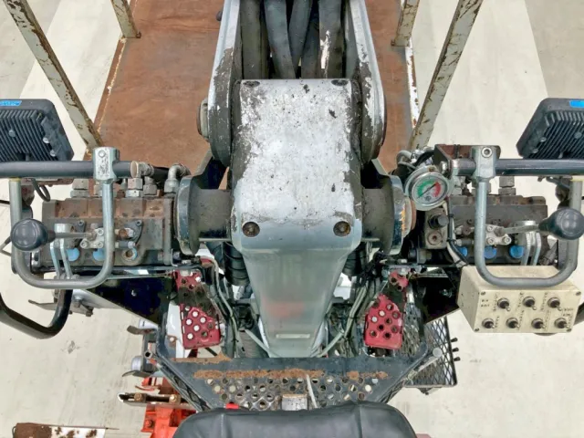 トップシートの操作レバー等です。|いすゞ ギガ QKG-CYZ77AMの写真11