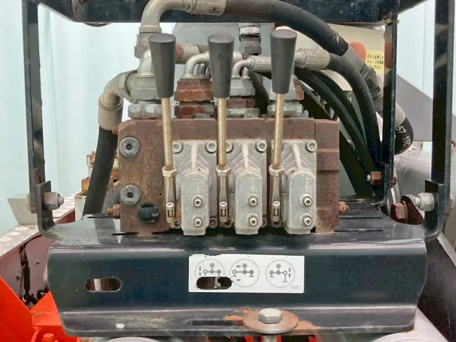 アウトリガーの伸縮・張出の操作レバーです。|いすゞ ギガ QKG-CYZ77AMの写真21