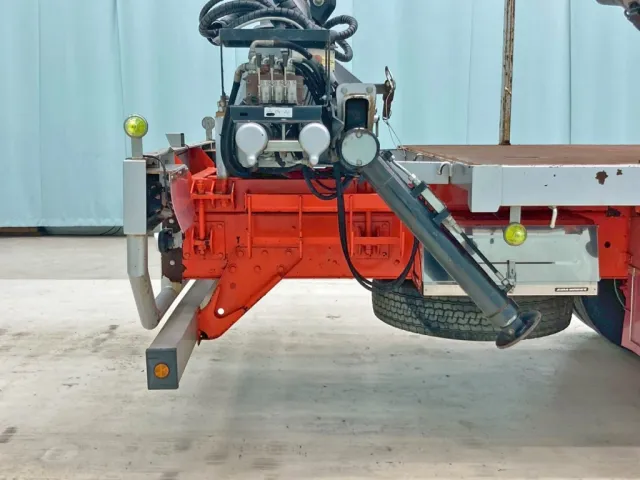 運転席側アウトリガー格納時の状態です。|いすゞ ギガ QKG-CYZ77AMの写真23