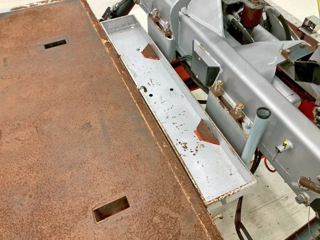 ボディー後方に物入れが付いています。|いすゞ ギガ QKG-CYZ77AMの写真37