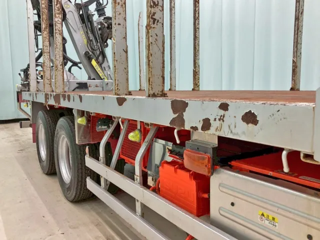 運転席側サイドレールにサビがあります。|いすゞ ギガ QKG-CYZ77AMの写真40