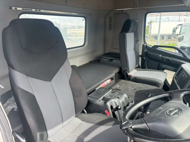 日野 プロフィア QKG-FS1EKDAの写真8