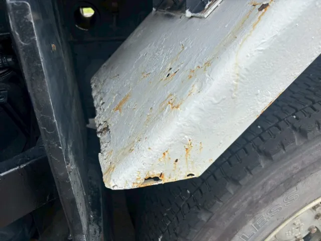 助手席側リヤフェンダー腐食穴あります。|日野 プロフィア QKG-FS1EKDAの写真35